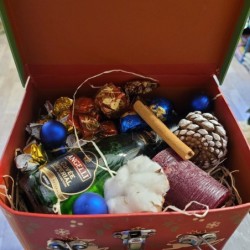 Florisis Cluj-Napoca Winter box prosecco praline lumanare decor Craciun